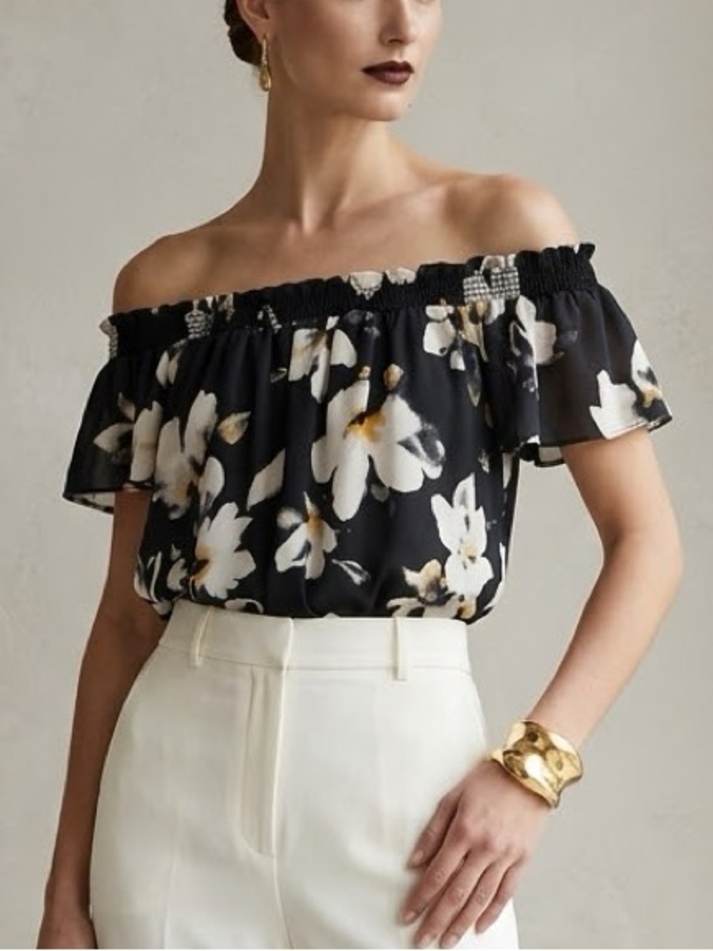 Let Them Eat Cake Floral Off-the-Shoulder Smocked Blouse Black Large‎ T1042